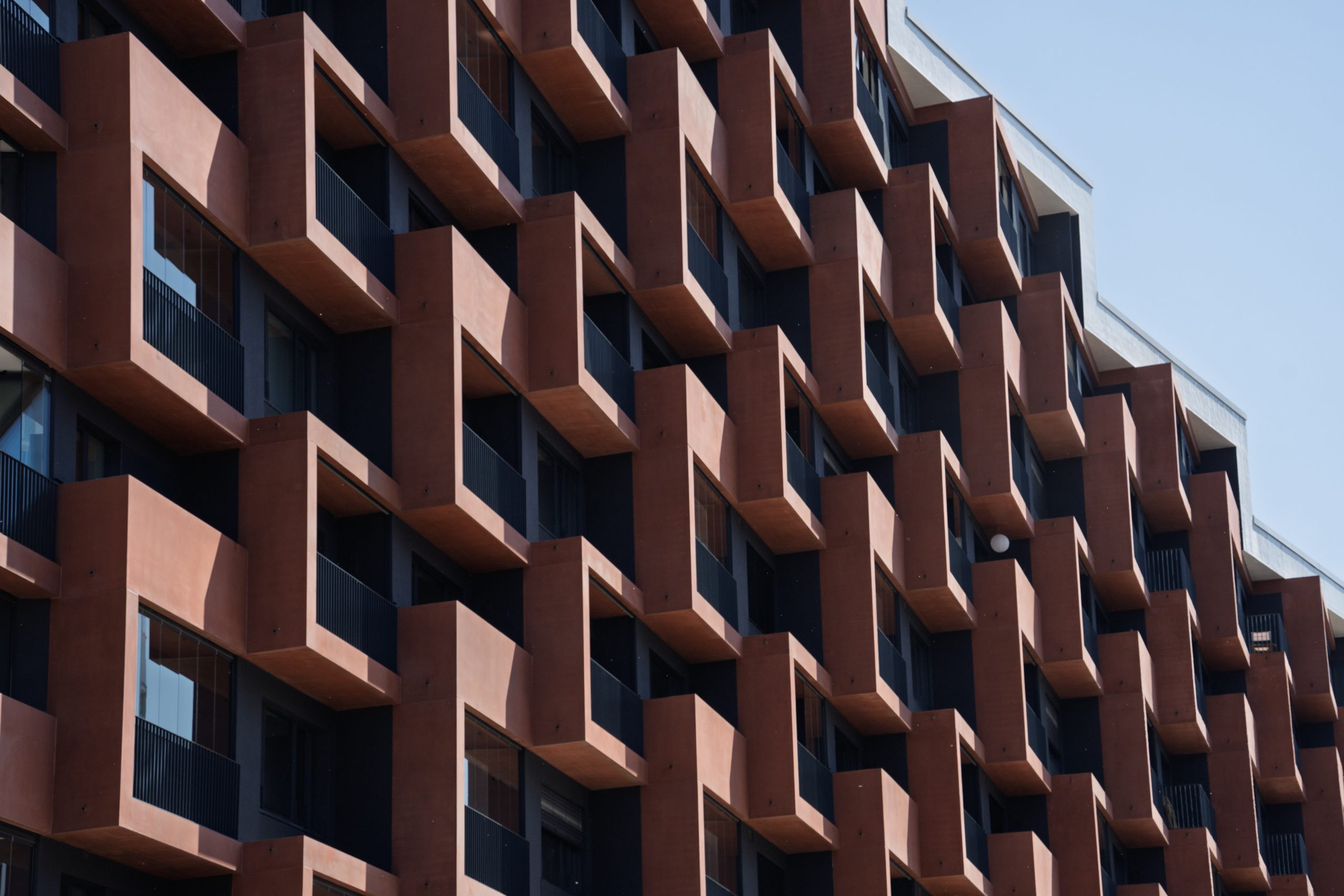 Moderne Gebäude in der Hamburger HafenCity mit Backsteinfarben im Stil der Speicherstadt